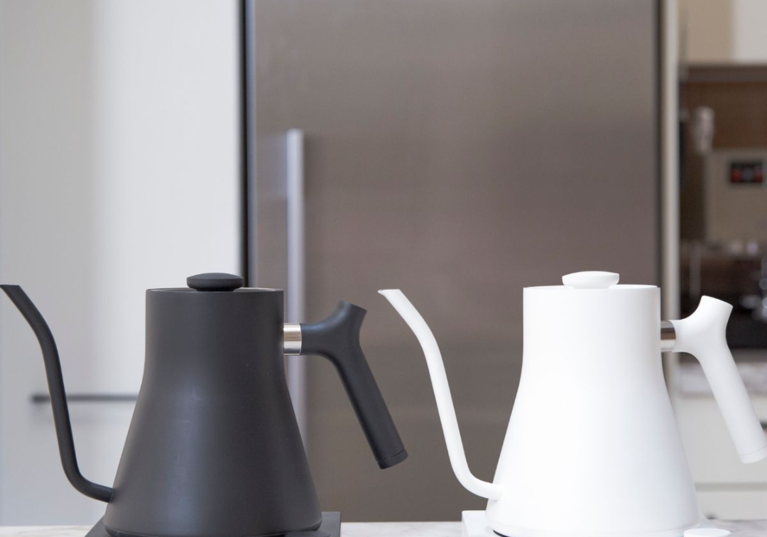 Which Kettle Rules Your Kitchen? The Ultimate Guide to Stovetop vs. Electric Kettles